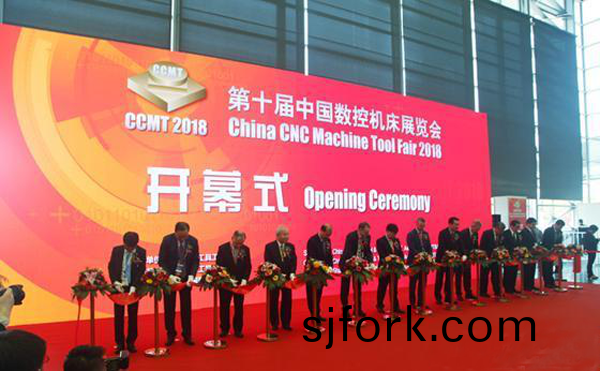 第十屆(jie)中國(guo)數控(kong)機(ji)牀(chuang)展覽會（CCMT2018）在(zai)上(shang)海(hai)新國(guo)際(ji)愽覽(lan)隆重開幙(mu)